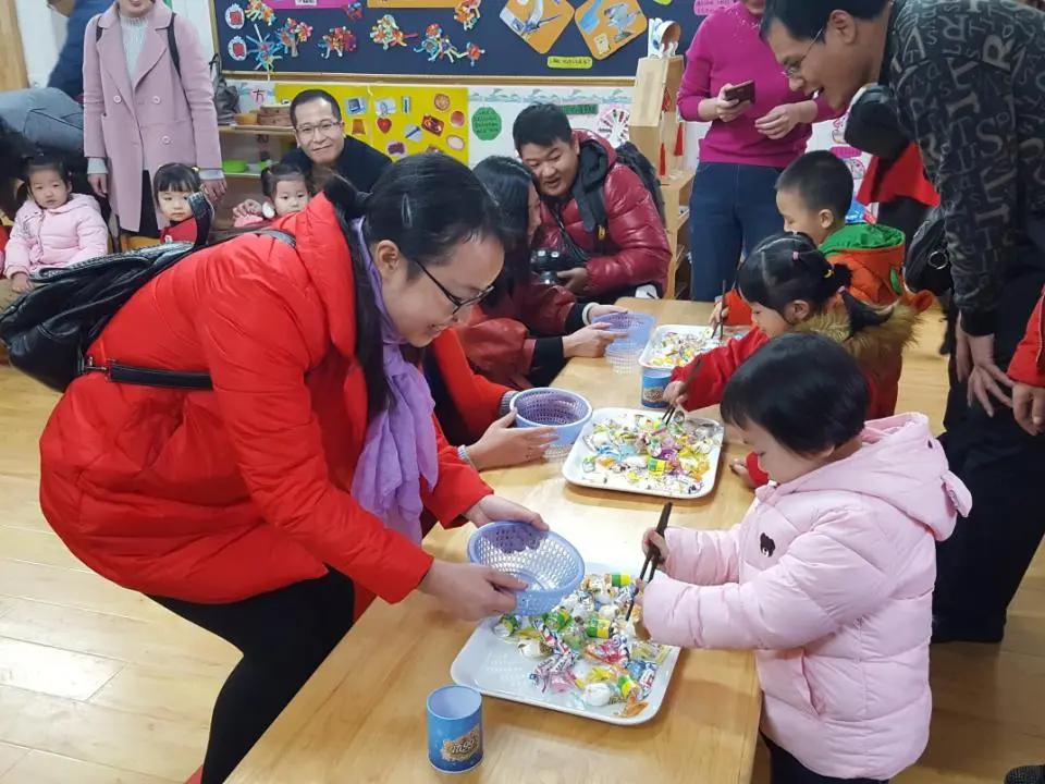 受督园结合元旦开展丰富的亲子趣味游戏(1).jpg